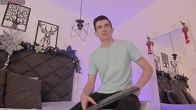 MikaelSlow online show from December 6, 4:03 am