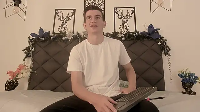 MikaelSlow online show from January 7, 3:48 am