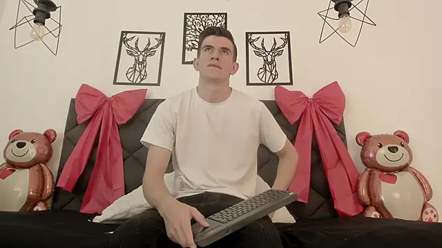 MikaelSlow online show from February 11, 4:01 am