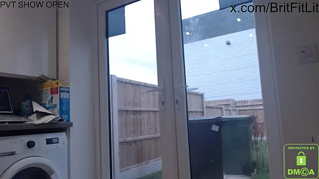 Snapshot of BritishHappyEnding chatting on December 31, 10:15 am BritishHappyEnding online show from December 31, 10:15 am