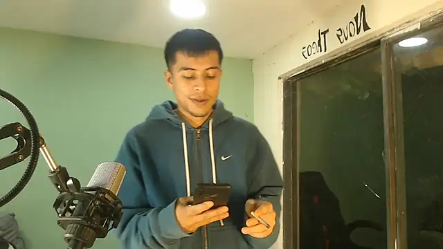 danielitopapuu online show from February 15, 6:19 am