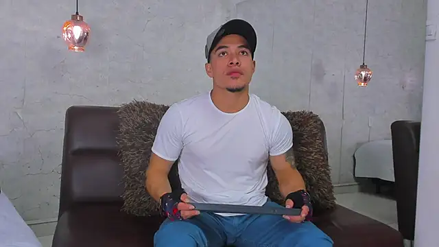 Snapshot of Bryson_Collins_ chatting on January 10, 11:39 pm Bryson Collins online show from January 10, 11:39 pm