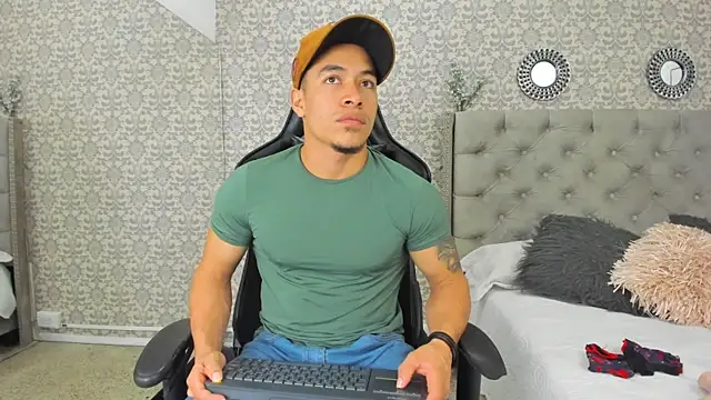 Snapshot of Bryson_Collins_ chatting on January 31, 11:13 am Bryson Collins online show from January 31, 11:13 am