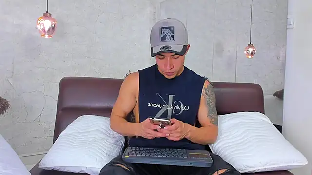 Snapshot of Bryson_Collins_ chatting on January 11, 9:15 pm Bryson Collins online show from January 11, 9:15 pm