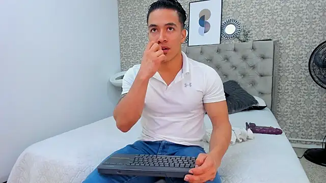 Snapshot of Bryson_Collins_ chatting on September 18, 11:29 pm Bryson Collins online show from September 18, 11:29 pm