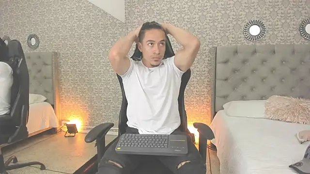 Snapshot of Bryson_Collins_ chatting on January 14, 11:20 am Bryson Collins online show from January 14, 11:20 am