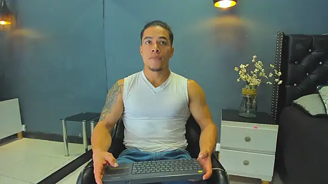 Snapshot of Bryson_Collins_ chatting on February 19, 11:17 am Bryson Collins online show from February 19, 11:17 am