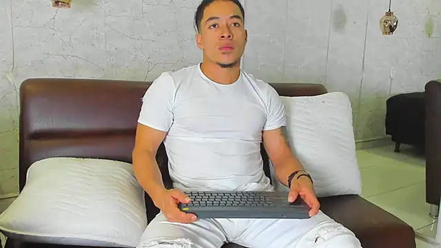 Snapshot of Bryson_Collins_ chatting on February 7, 11:12 am Bryson Collins online show from February 7, 11:12 am