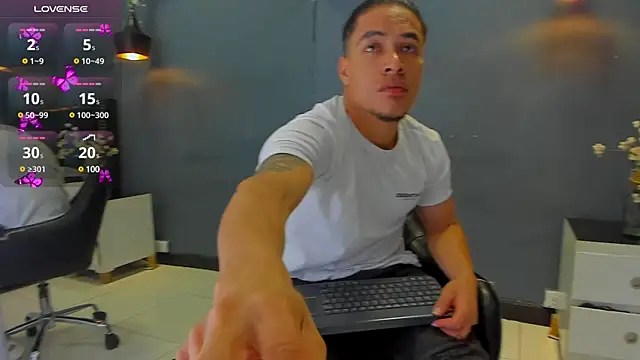 Snapshot of Bryson_Collins_ chatting on February 28, 11:14 am Bryson Collins online show from February 28, 11:14 am