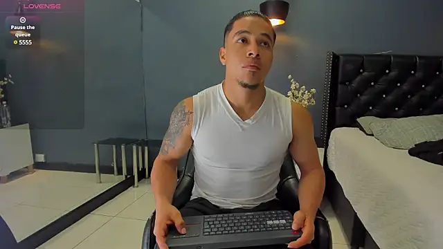Snapshot of Bryson_Collins_ chatting on February 12, 11:07 am Bryson Collins online show from February 12, 11:07 am