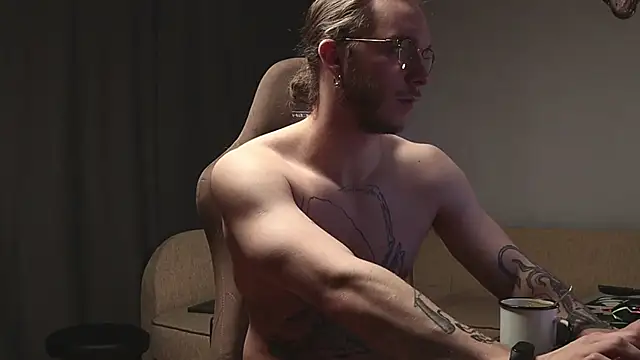 pleasure8869 online show from December 6, 7:43 am