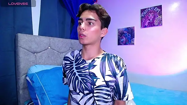 Snapshot of OwenBluee chatting on March 18, 6:17 pm OwenBluee online show from March 18, 6:17 pm