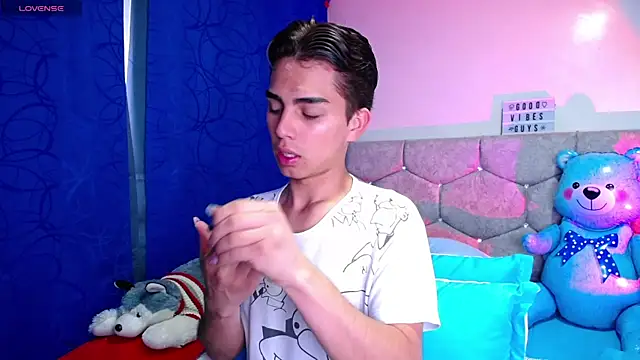 Snapshot of OwenBluee chatting on February 7, 2:15 pm OwenBluee online show from February 7, 2:15 pm