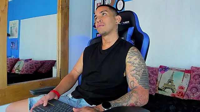 Snapshot of Damian09_ chatting on January 14, 5:34 pm Damian09 online show from January 14, 5:34 pm