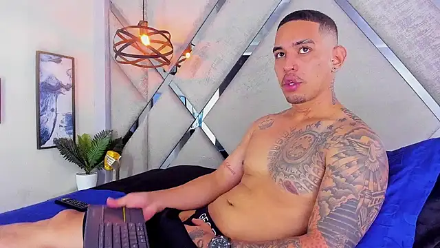 Snapshot of Damian09_ chatting on January 6, 9:11 pm Damian09 online show from January 6, 9:11 pm
