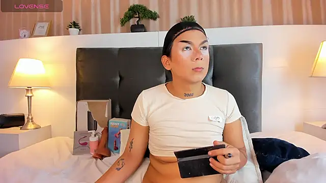 yossi peach cute online show from March 22, 8:14 pm