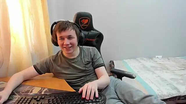 iliaskrislove online show from February 22, 6:37 am