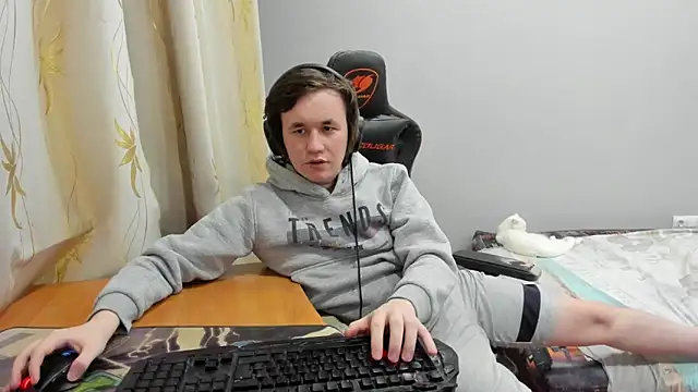 iliaskrislove online show from April 19, 6:10 pm