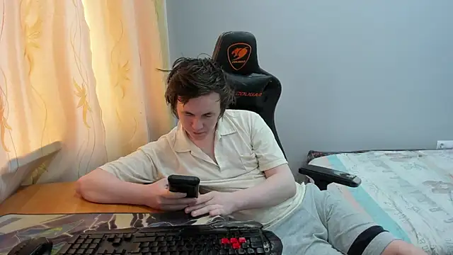 iliaskrislove online show from April 21, 8:09 am