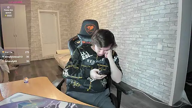 iliaskrislove online show from March 16, 5:28 pm