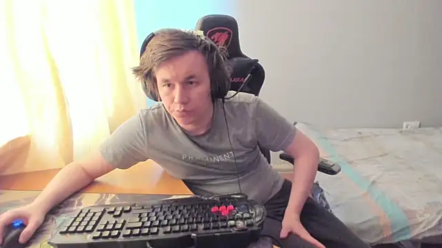 iliaskrislove online show from March 21, 8:19 am