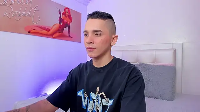 andeerr  online show from December 10, 8:05 pm