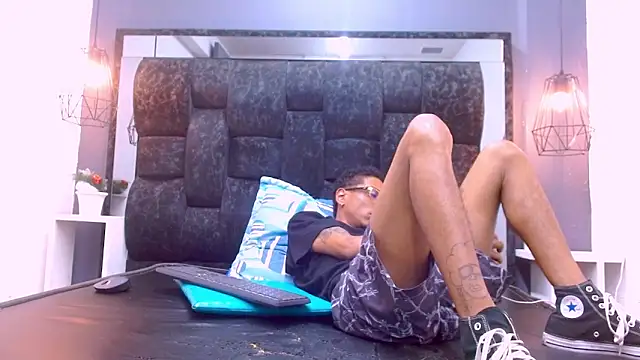 Jose Smoke online show from December 18, 3:04 am