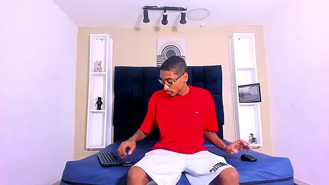 Jose Smoke online show from February 7, 11:55 pm