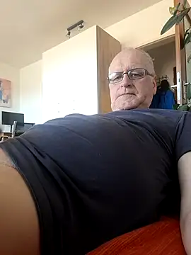 Milkasahne64 online show from April 24, 9:22 am