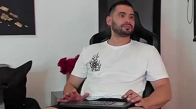 Snapshot of Dereck_vega chatting on February 27, 9:14 pm Dereck vega online show from February 27, 9:14 pm