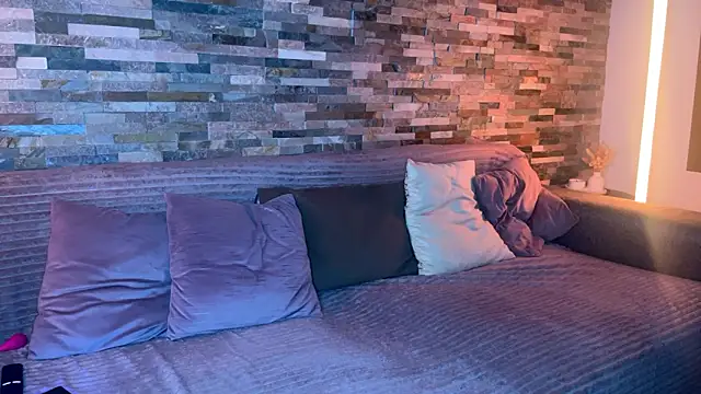 dymonted online show from March 25, 9:52 pm