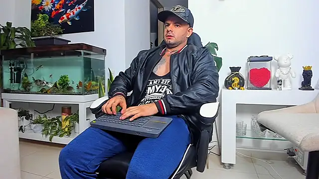 Johnnygrayson1 online show from October 27, 11:40 pm