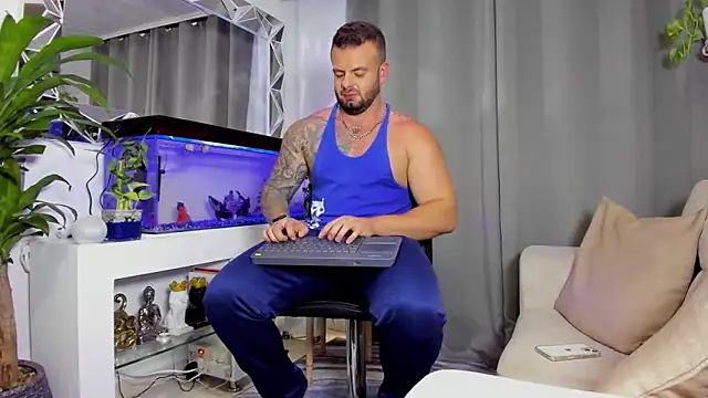 Johnnygrayson1 online show from December 26, 8:21 pm