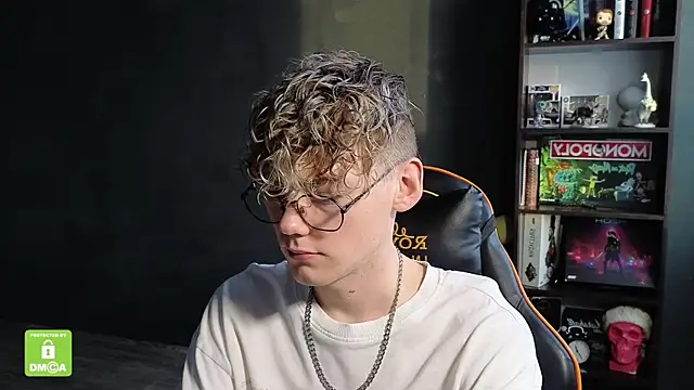 Keytaro online show from November 20, 1:10 pm