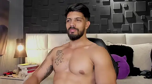 DannSaenz online show from February 8, 1:11 am