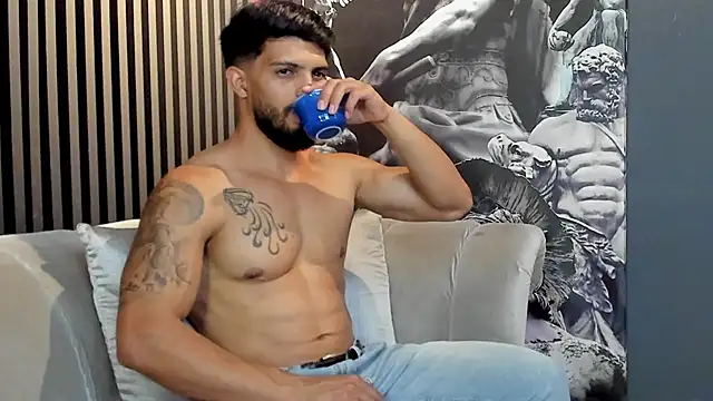 DannSaenz online show from December 31, 9:50 pm