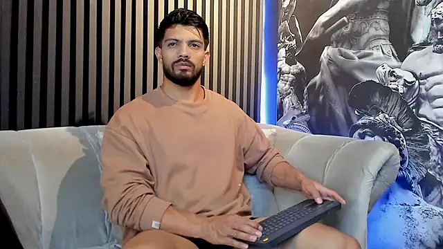 DannSaenz online show from December 15, 10:04 pm