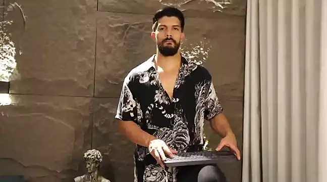 DannSaenz online show from March 4, 9:11 pm