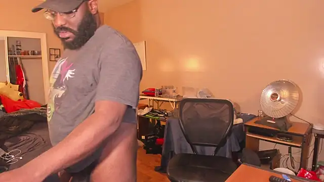 MrChuckDailyXXX online show from April 27, 5:04 am