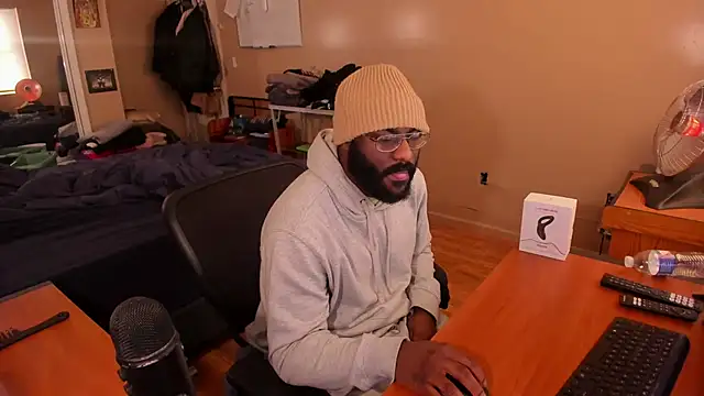 MrChuckDailyXXX online show from December 23, 1:24 pm