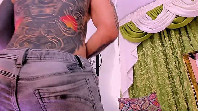 dilan scootk  online show from December 15, 7:44 pm