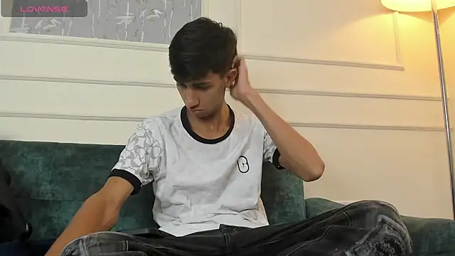 Snapshot of Lucian_Davi chatting on March 18, 12:28 pm Lucian Davi online show from March 18, 12:28 pm