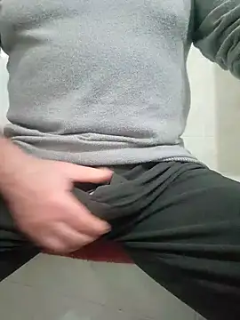 Snapshot of pagani5656 chatting on February 1, 4:14 am pagani5656 online show from February 1, 4:14 am