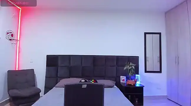 Alexander Martines online show from February 12, 11:30 pm