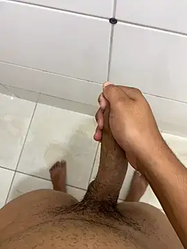 Snapshot of rafanovinho19 chatting on January 29, 2:40 am rafanovinho19 online show from January 29, 2:40 am