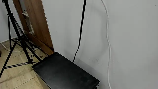 Snapshot of danielclarton1 chatting on January 6, 5:38 pm danielclarton1 online show from January 6, 5:38 pm