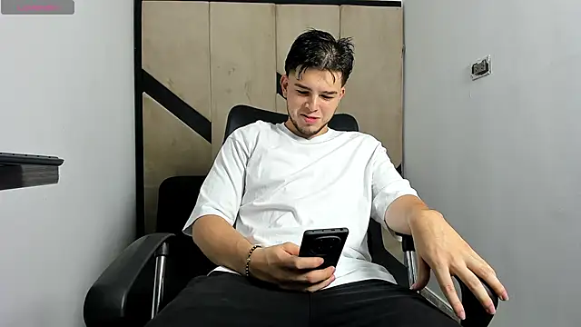 Snapshot of danielclarton1 chatting on February 4, 5:31 am danielclarton1 online show from February 4, 5:31 am