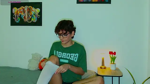 Snapshot of arnold_laurent_ chatting on October 5, 11:36 am arnold laurent online show from October 5, 11:36 am