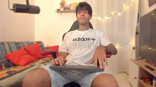 justin stark7 online show from February 12, 7:09 pm