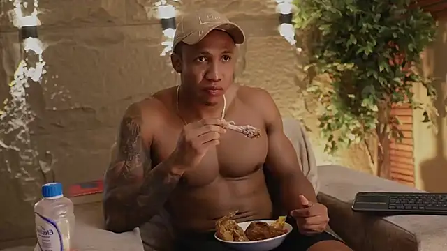 Logan Varela online show from November 28, 10:00 pm